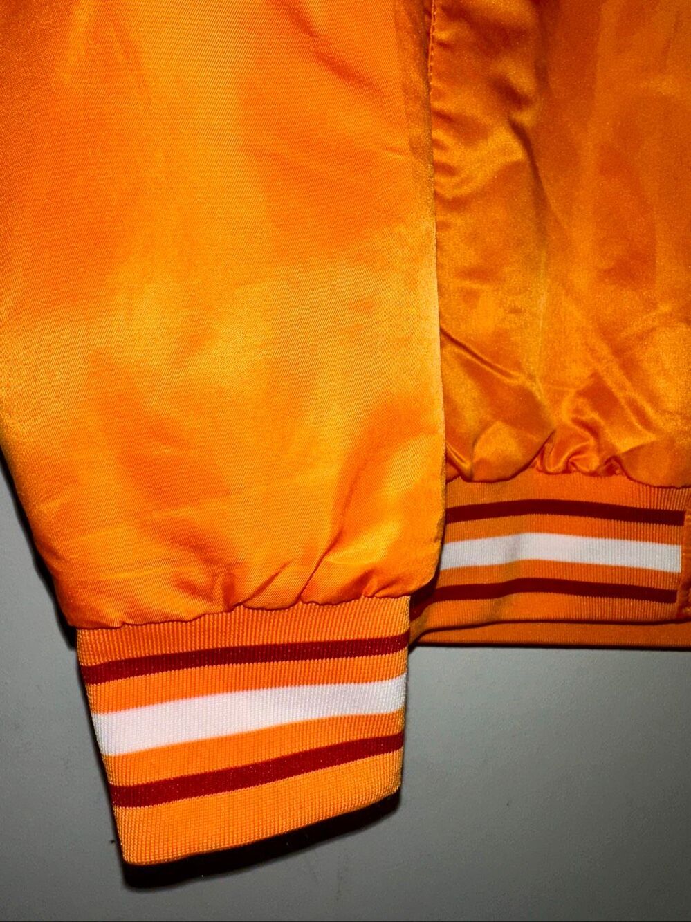 Tampa Bay Buccaneers vintage satin quilted bomber jacket - NFL football orange C - Picture 6 of 10
